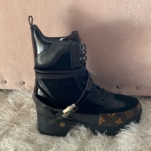 NOT AUTHENTIC, Laureate Platform Desert Boot